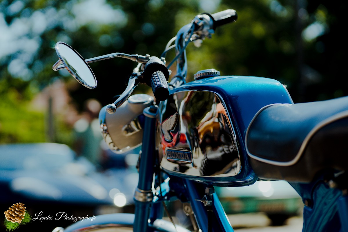 🚗 Car & Moto Addiction à Soustons : Le Charme Intemporel des Belles Anciennes